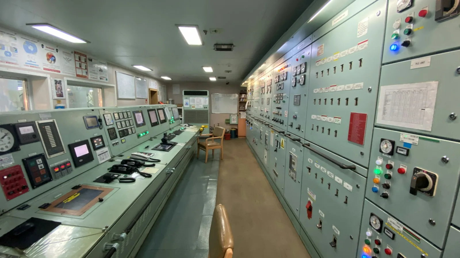 Endüstriyel Elektrik Hizmetleri hizmetini temsil eden elektrik ve teknik altyapı görseli